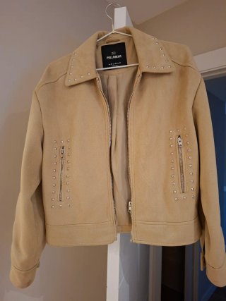 Chaqueta Ante Beige con Tachuelas Pull&Bear XS
