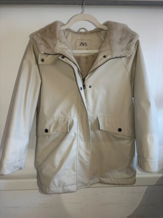 Chaqueta Zara con capucha y pelo, talla 11-12 años