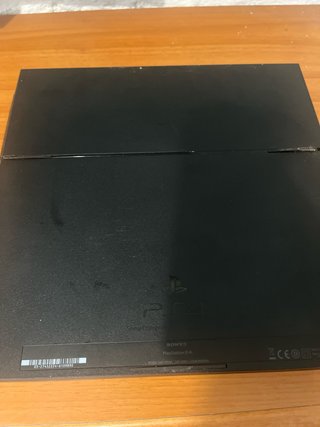 PlayStation 4 con mando y 2 juegos