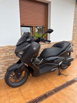 Yamaha XMAX 125 + TECH MAX + ESCAPE AKRAPOVIC