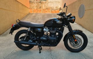 Triumph Bonneville T120 Black