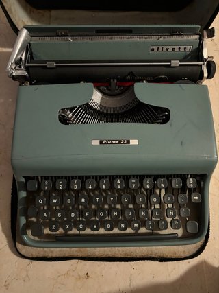 Máquina de escribir Olivetti Pluma 22 Vintage