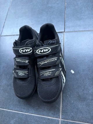 Sapatos de Estrada NW 41