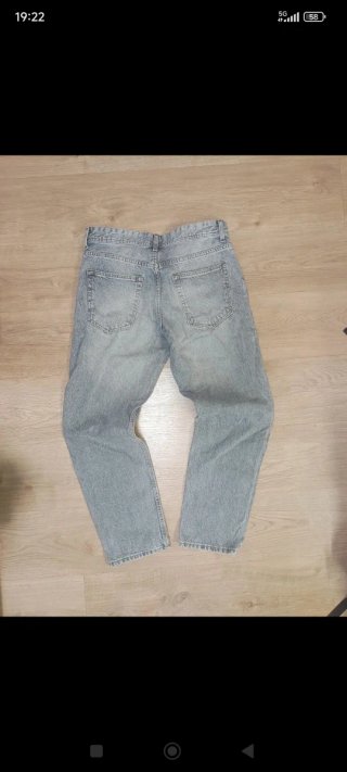Pantalón vaquero largo gris. Talla 38.