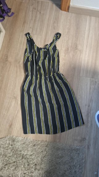 Vestido de rayas sin mangas sin marca