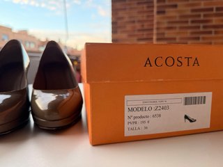 Zapatos tacón charol Acosta verde topo talla 36