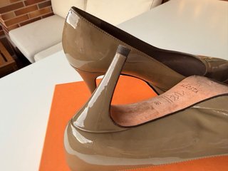 Zapatos tacón charol Acosta verde topo talla 36
