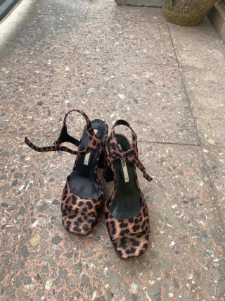 Zapatos de tacón Zara estampado animal