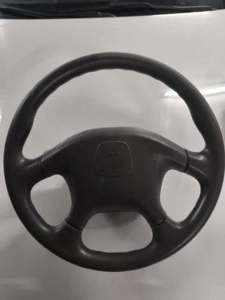 Volante Mitsubishi Montero