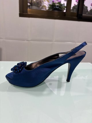 Zapato de fiesta azul con pedrería