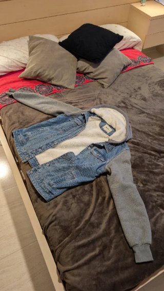 Chaqueta vaquera con capucha desmontable y forro