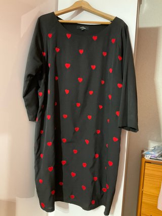 Vestido Negro con Corazones Rojos Niza