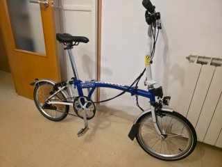 Bicicleta Plegable Brompton Azul y Blanca