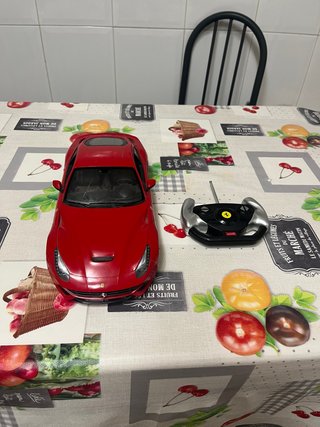 Coche Ferrari teledirigido