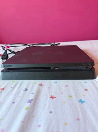 Console PlayStation 4 (PS4) con controller e giochi