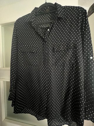 Camisa Negra con Lunares Blancos Zara