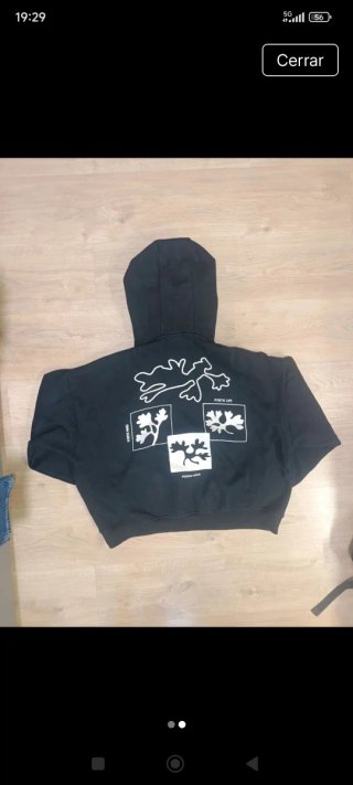 Sudadera Negra con Estampado