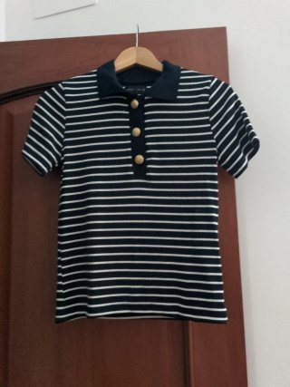 Camiseta tipo polo de rayas