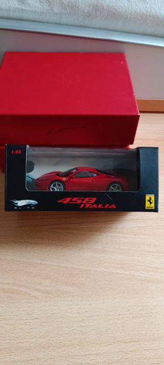 Ferrari 458 Italia Hot Wheels Elite 1:43