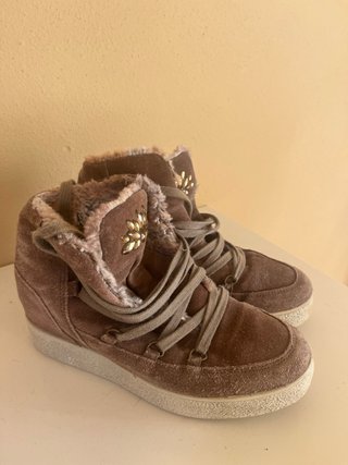 Botines de invierno con detalle de pedrería