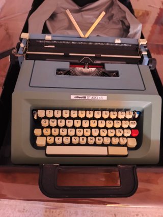 Máquina de escribir Olivetti Studio 46