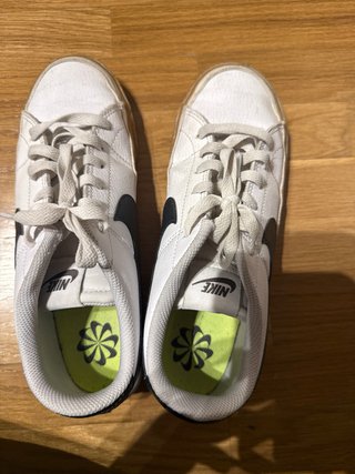 Zapatillas Nike Blancas y Negras