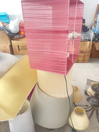 Conjunto de lámparas beige y rosa