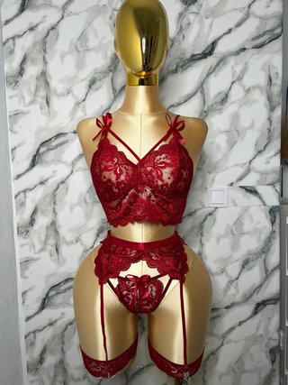 Conjunto Lencería Encaje Rojo Vino con Liguero