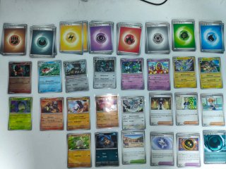Cartas básicas de la colección Oscuridad Absoluta.