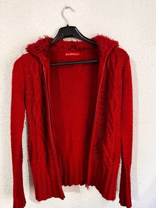Chaqueta de punto roja con capucha