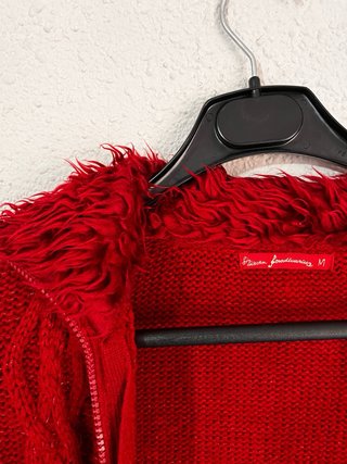 Chaqueta de punto roja con capucha