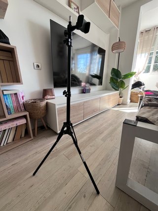 Trípode ajustable hasta 180 cms