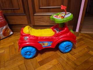 Coche correpasillos infantil rojo y amarillo