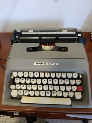 Máquina de escribir Olivetti Lettera 35