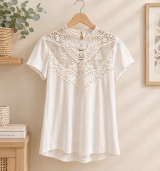 Blusa blanca con encaje