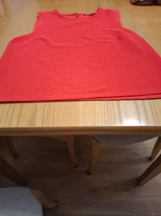 Camiseta sin mangas roja