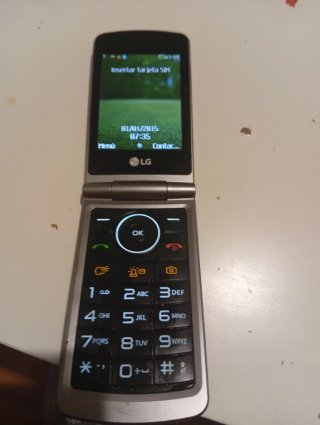 Telefono mobile LG in argento