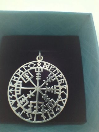 Colgante Vikingo Vegvísir en Plata 925