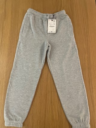Chándal gris  Talla exacta 8 , 128cm