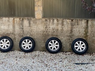 Juego 4 Llantas y Neumáticos 235/65 R17