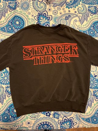 Sudadera Stranger Things negra