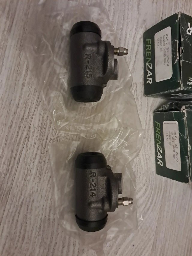 PEUGEOT 205. JUEGO BOMBINES FRENO TRASEROS