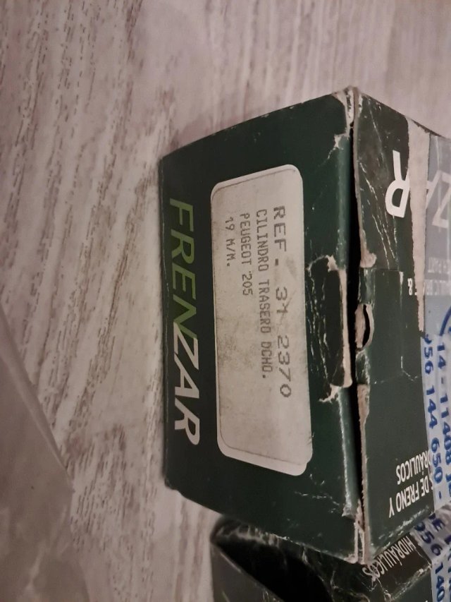 PEUGEOT 205. JUEGO BOMBINES FRENO TRASEROS