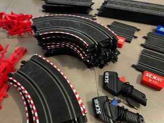 4 Scalextric Compact, uno Action