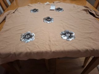 Jersey Beige con Flores de Lentejuelas
