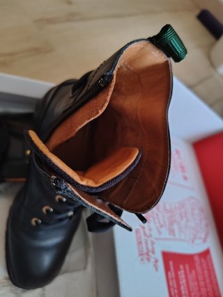 Botines de Cuero Negros con Suela Gruesa
