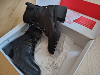 Botines de Cuero Negros con Suela Gruesa