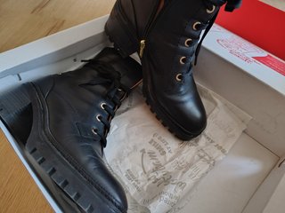 Botines de Cuero Negros con Suela Gruesa