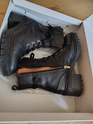 Botines de Cuero Negros con Suela Gruesa