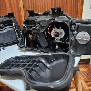 Faróis Halogéneo Audi A4 8H (Versão Inglesa)